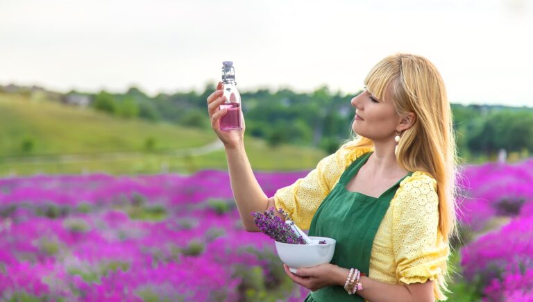 How Do Scents Alter Color Perception?